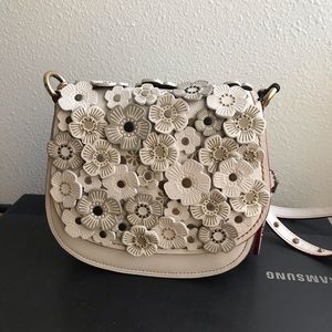 COACH 1941 SADDLE 17 WITH TEA ROSE